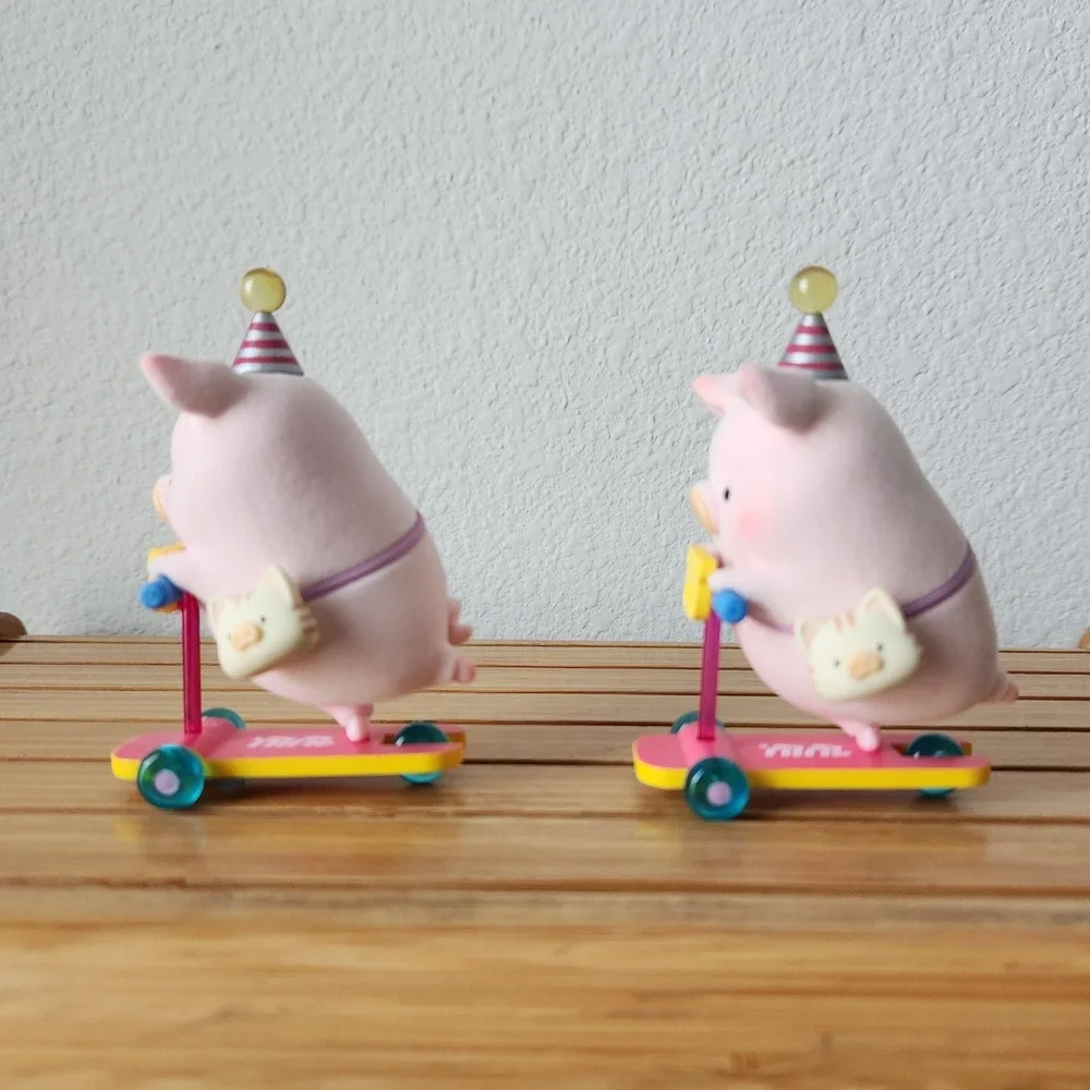 Toyo Cicis Story Lulu Celebration Birthday‎ Pigs On Scooters Party Hats Set Of 2